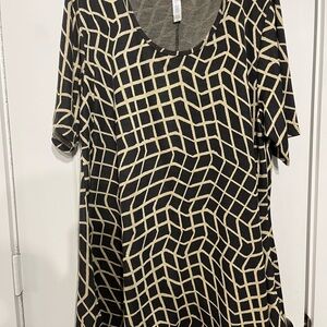 LuLaRoe Black and ivory  Boxy 3/4 Sleeve Tunic